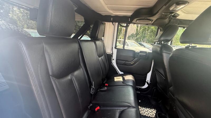 Jeep Wrangler Unlimited Sahara 4WD 2014