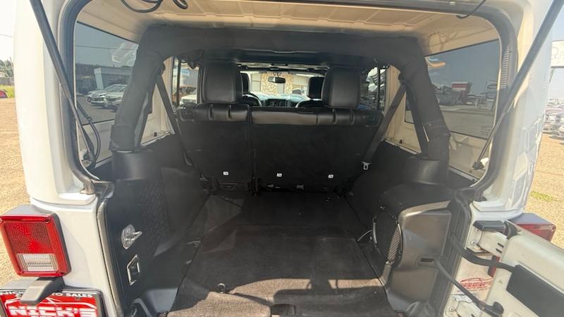 Jeep Wrangler Unlimited Sahara 4WD 2014