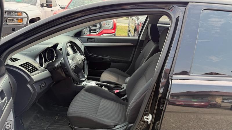 Mitsubishi Lancer ES 2011