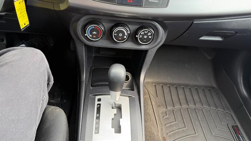 Mitsubishi Lancer ES 2011