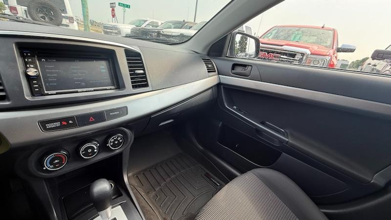 Mitsubishi Lancer ES 2011