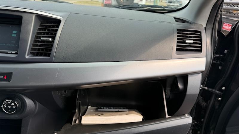 Mitsubishi Lancer ES 2011