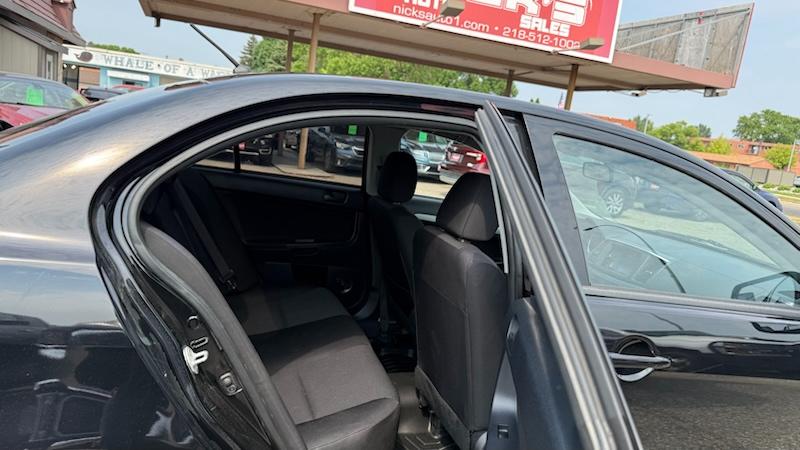 Mitsubishi Lancer ES 2011