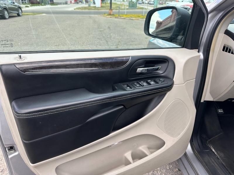 Chrysler Town & Country Touring 2016