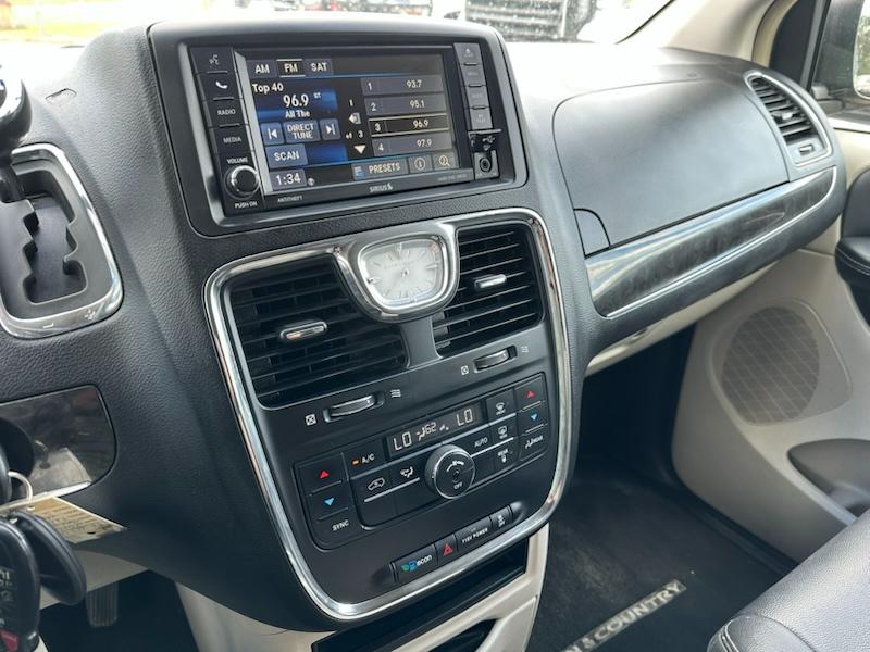 Chrysler Town & Country Touring 2016