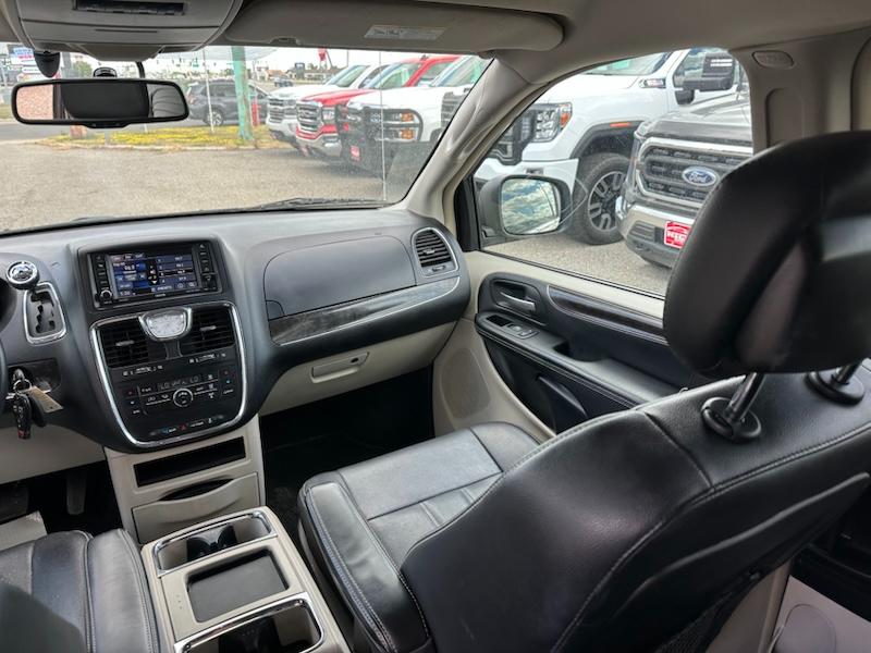 Chrysler Town & Country Touring 2016