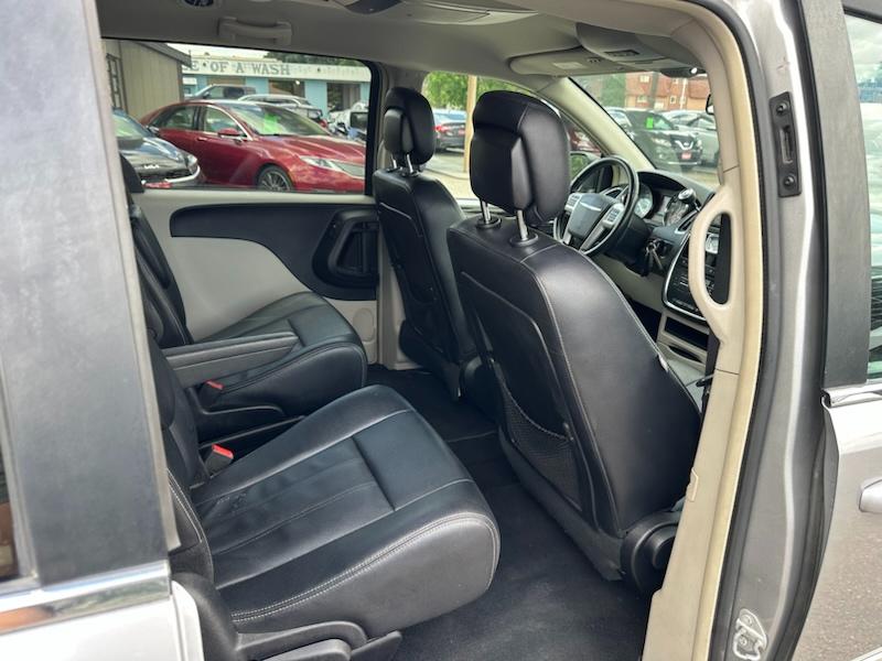 Chrysler Town & Country Touring 2016