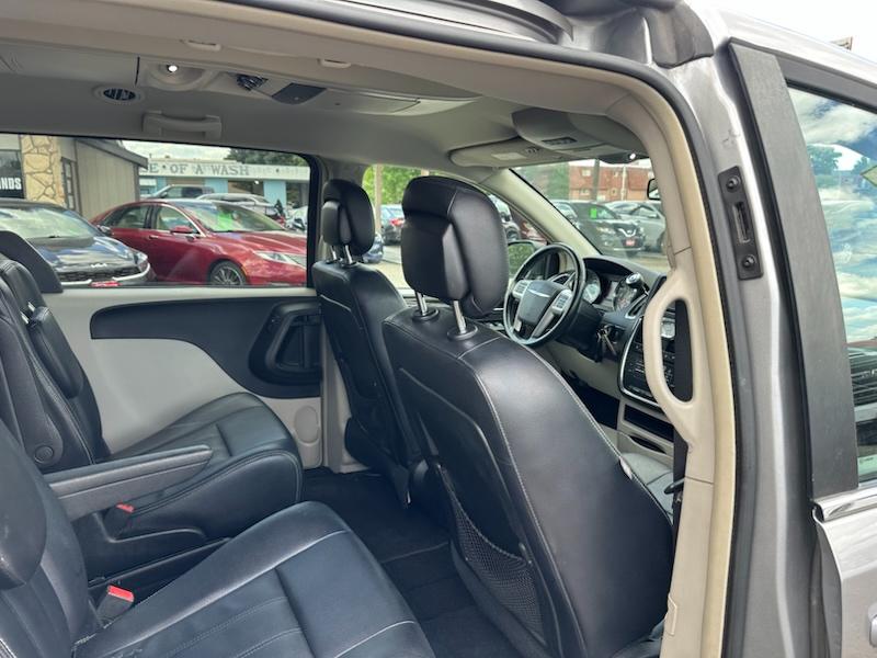 Chrysler Town & Country Touring 2016