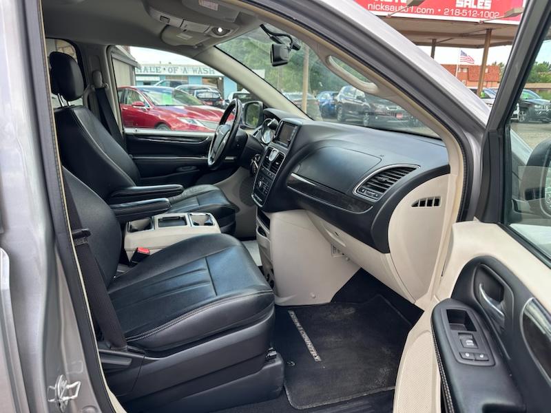 Chrysler Town & Country Touring 2016