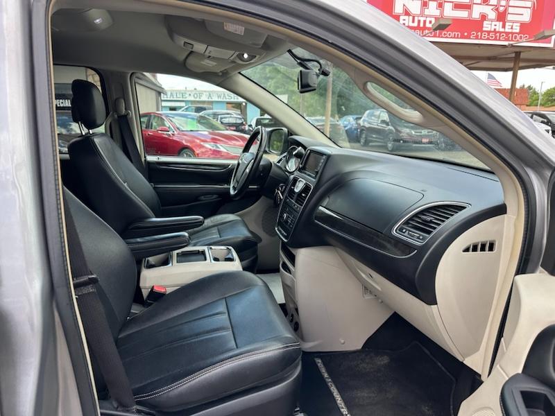 Chrysler Town & Country Touring 2016