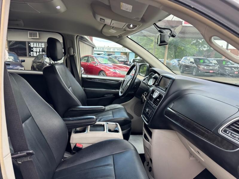 Chrysler Town & Country Touring 2016