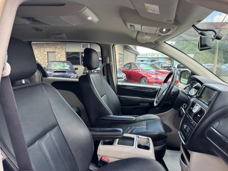 Chrysler Town & Country Touring 2016