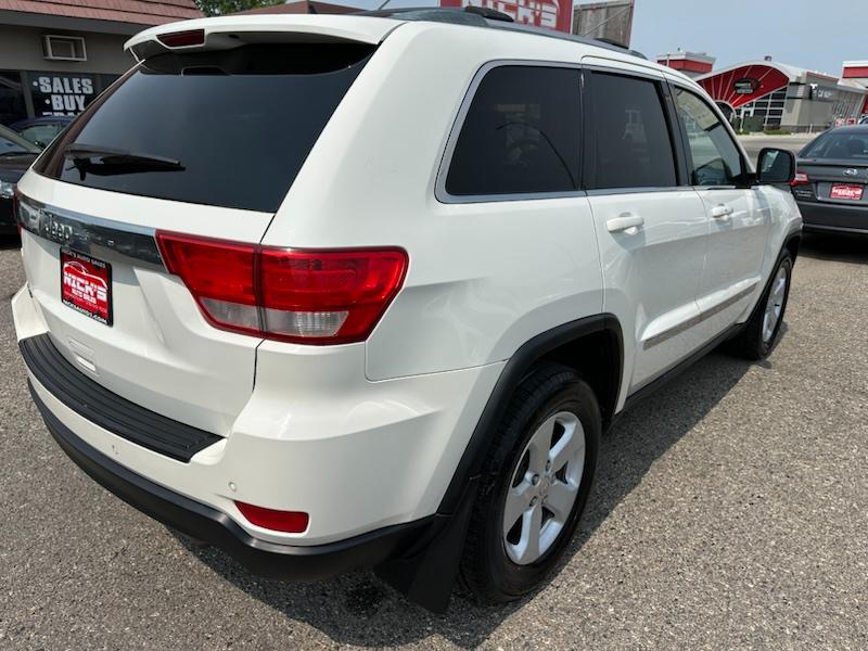 Jeep Grand Cherokee Laredo 4WD 2011