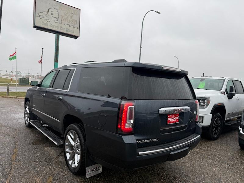 GMC Yukon XL Denali 4WD 2019