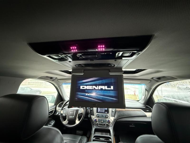 GMC Yukon XL Denali 4WD 2019