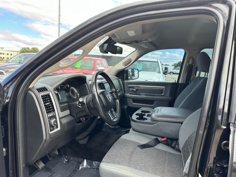 RAM 1500 Big Horn Crew Cab 4WD 2017