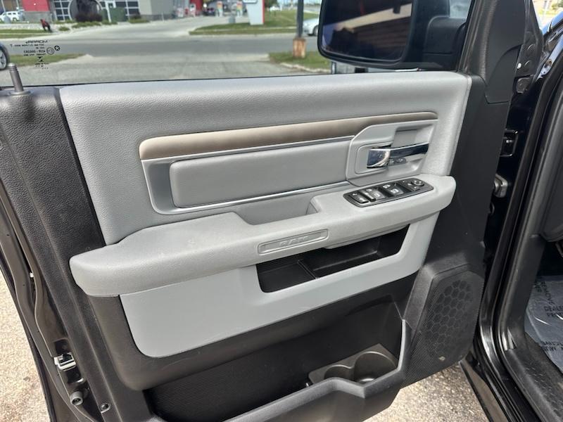 RAM 1500 Big Horn Crew Cab 4WD 2017