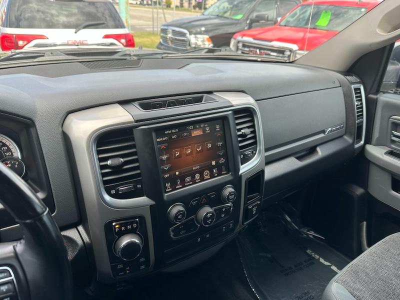 RAM 1500 Big Horn Crew Cab 4WD 2017