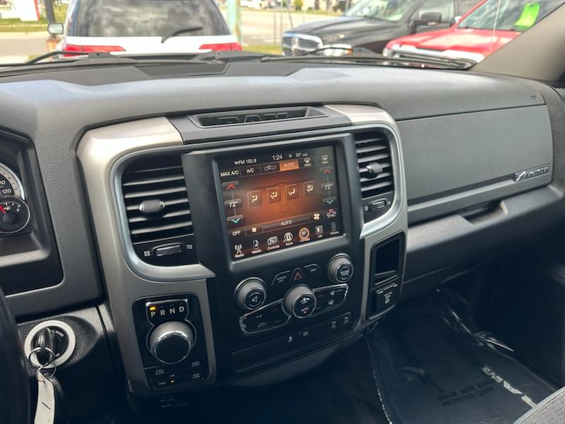 RAM 1500 Big Horn Crew Cab 4WD 2017