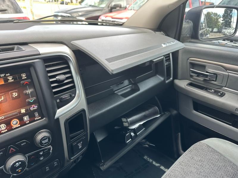 RAM 1500 Big Horn Crew Cab 4WD 2017