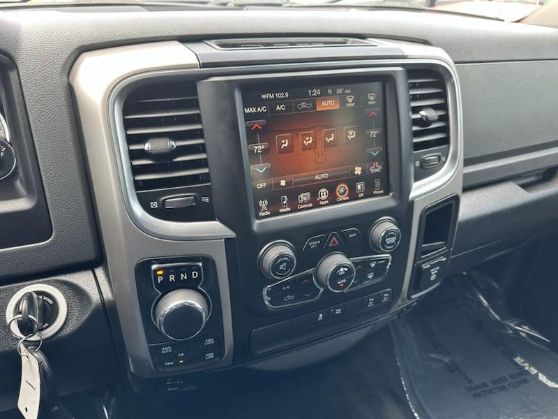 RAM 1500 Big Horn Crew Cab 4WD 2017