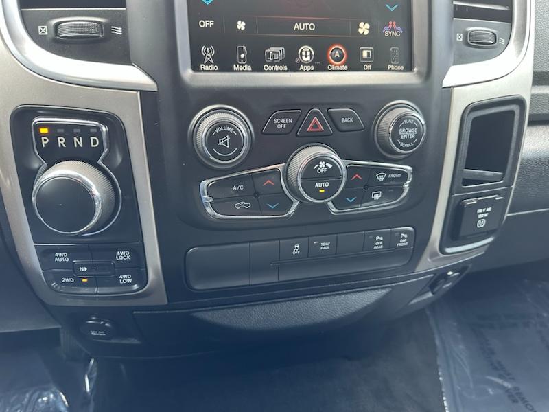 RAM 1500 Big Horn Crew Cab 4WD 2017