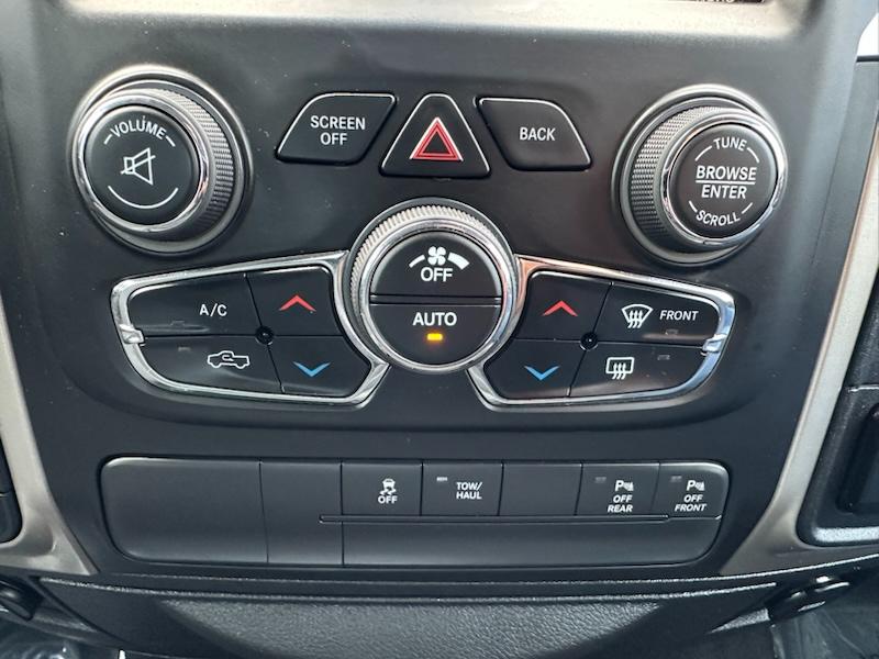 RAM 1500 Big Horn Crew Cab 4WD 2017