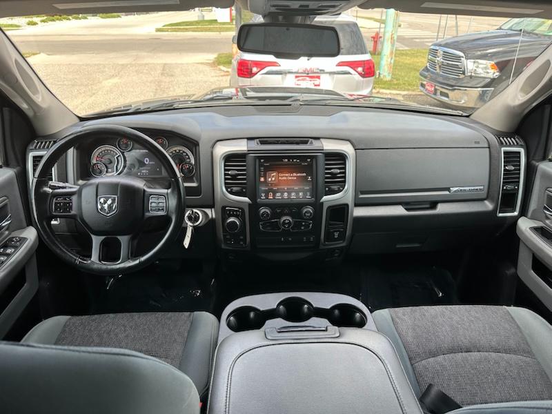 RAM 1500 Big Horn Crew Cab 4WD 2017