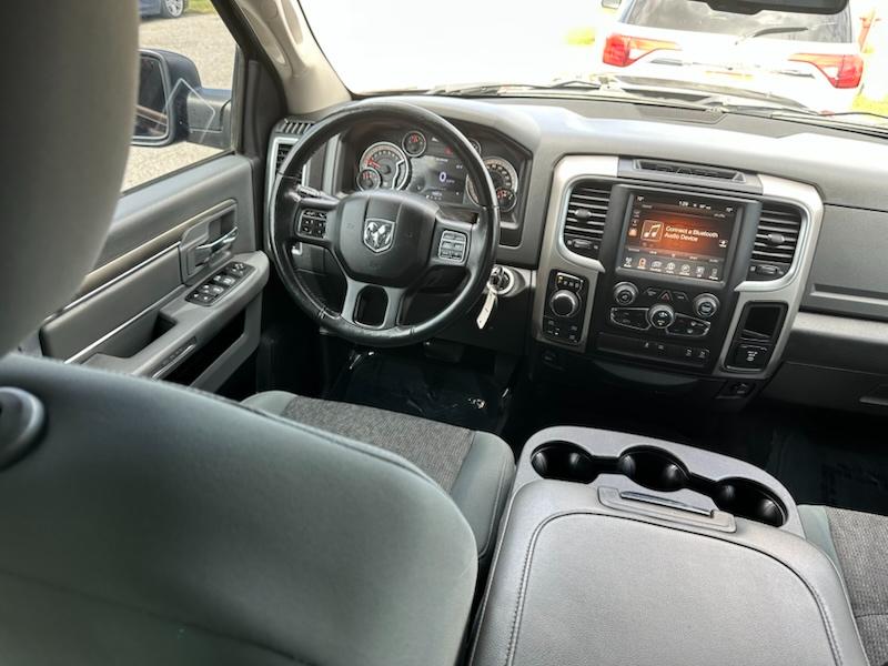 RAM 1500 Big Horn Crew Cab 4WD 2017
