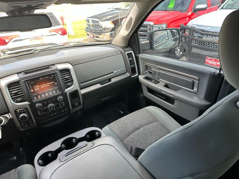 RAM 1500 Big Horn Crew Cab 4WD 2017