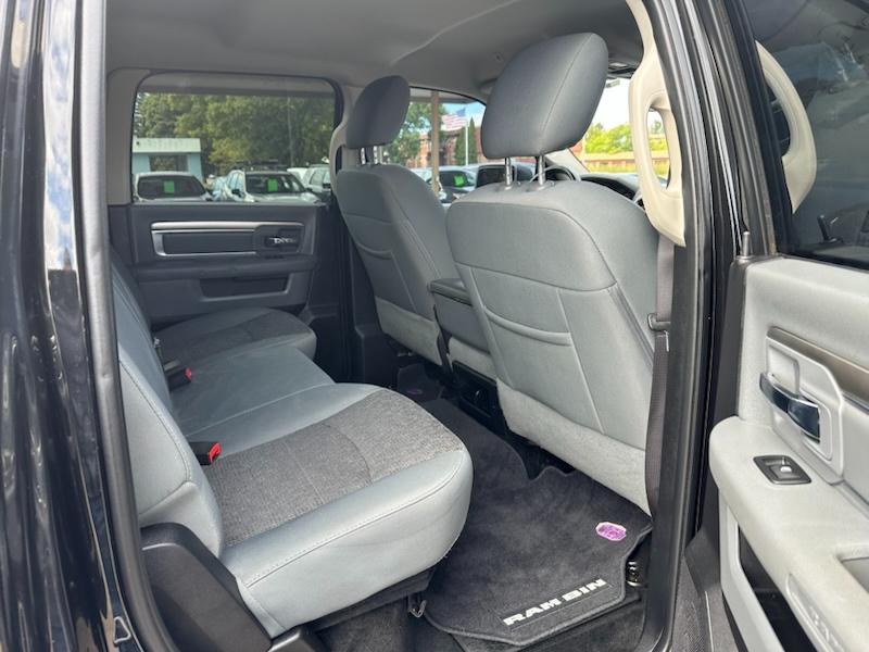 RAM 1500 Big Horn Crew Cab 4WD 2017