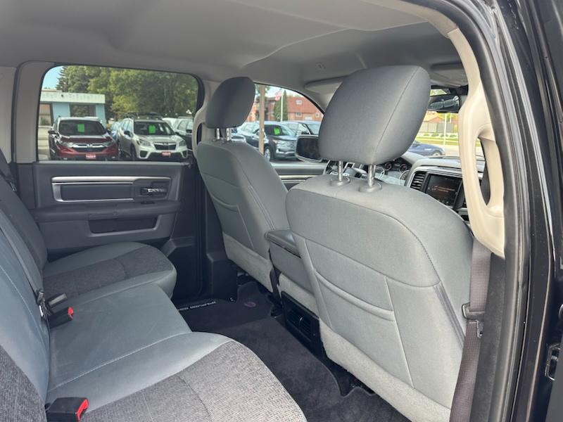 RAM 1500 Big Horn Crew Cab 4WD 2017