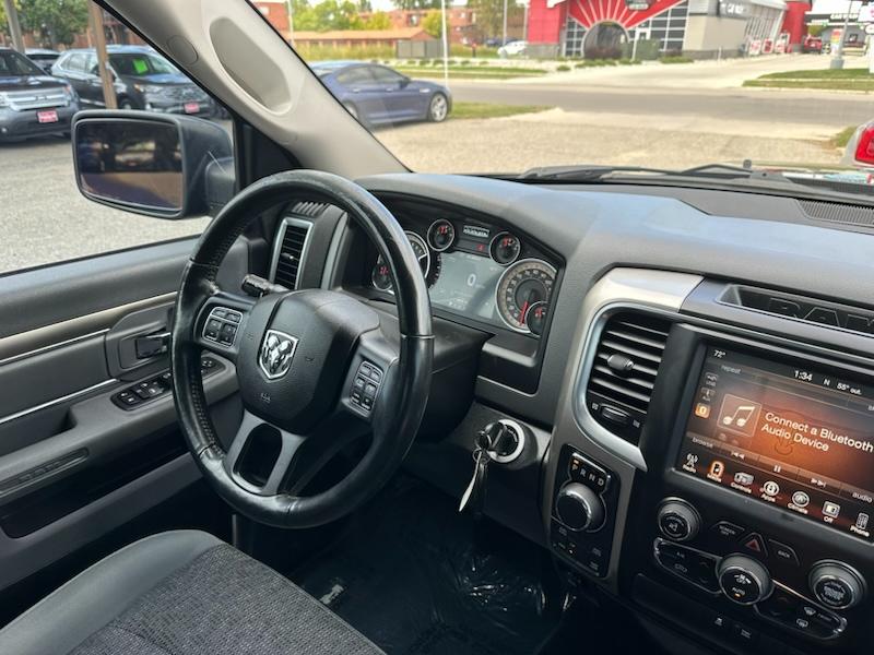 RAM 1500 Big Horn Crew Cab 4WD 2017