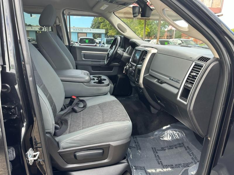 RAM 1500 Big Horn Crew Cab 4WD 2017