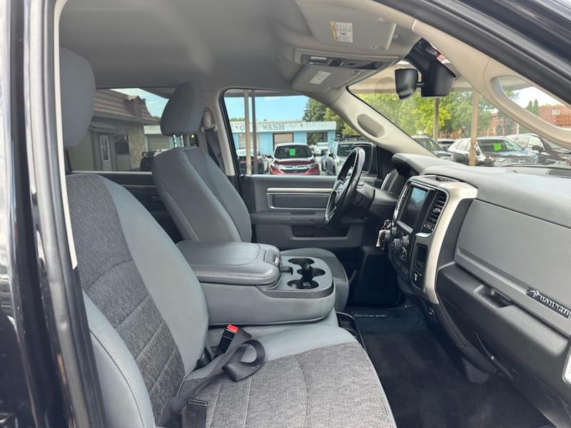 RAM 1500 Big Horn Crew Cab 4WD 2017