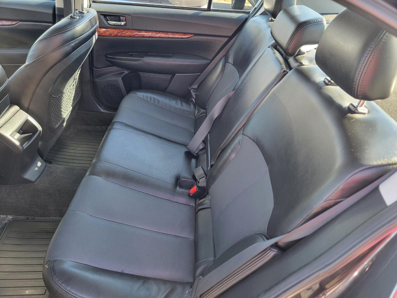 Subaru Legacy 2.5i Limited 2011