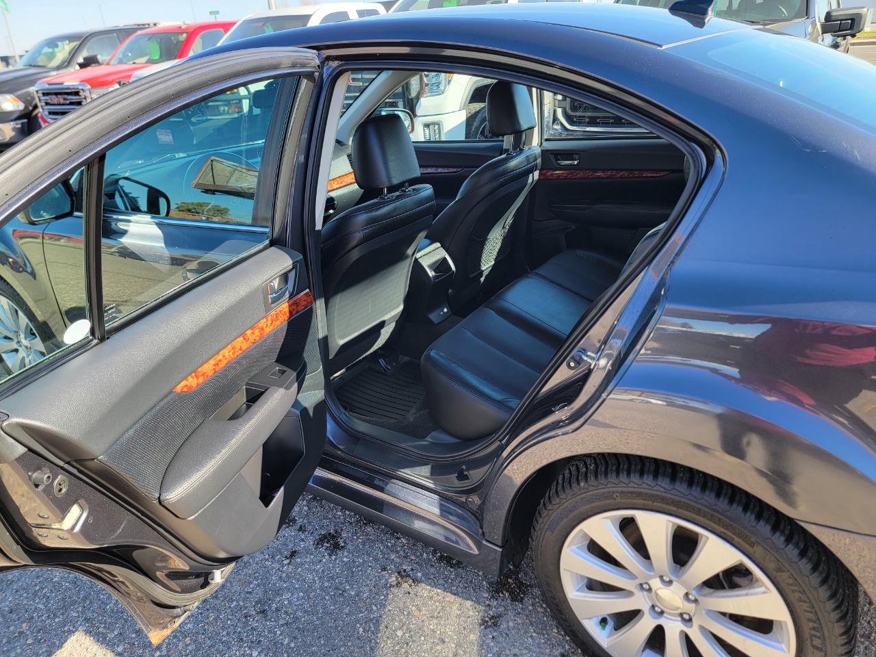 Subaru Legacy 2.5i Limited 2011