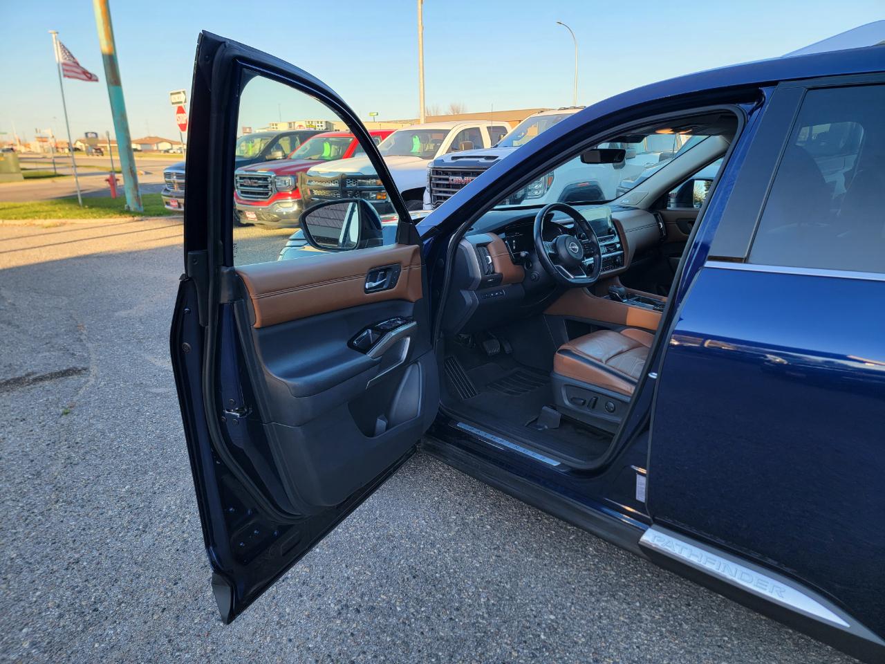 Nissan Pathfinder Platinum 4WD 2024