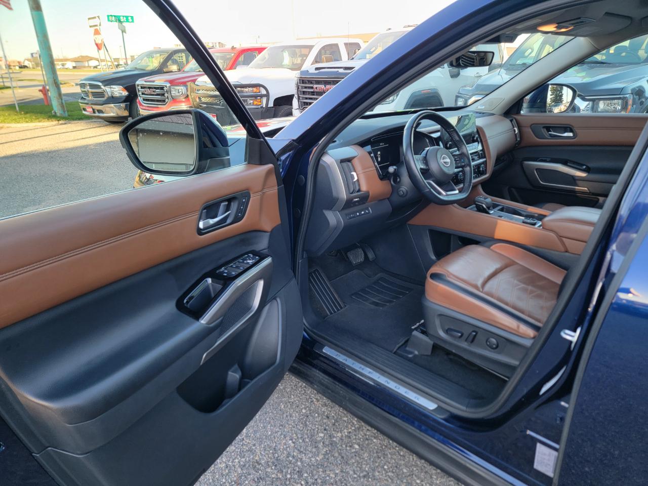 Nissan Pathfinder Platinum 4WD 2024