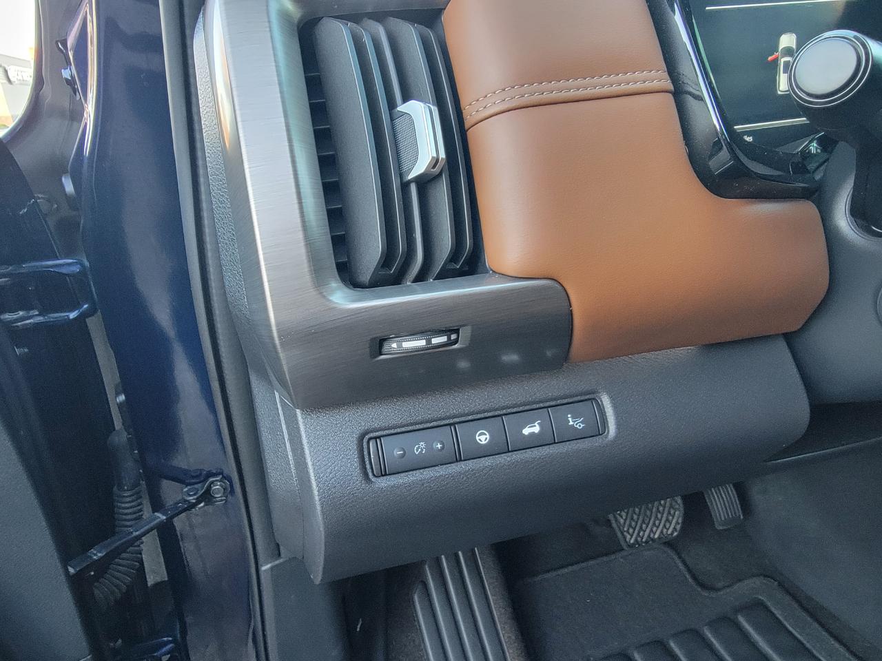 Nissan Pathfinder Platinum 4WD 2024