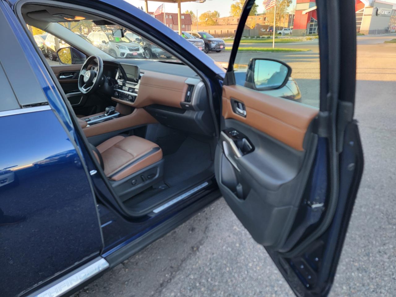 Nissan Pathfinder Platinum 4WD 2024