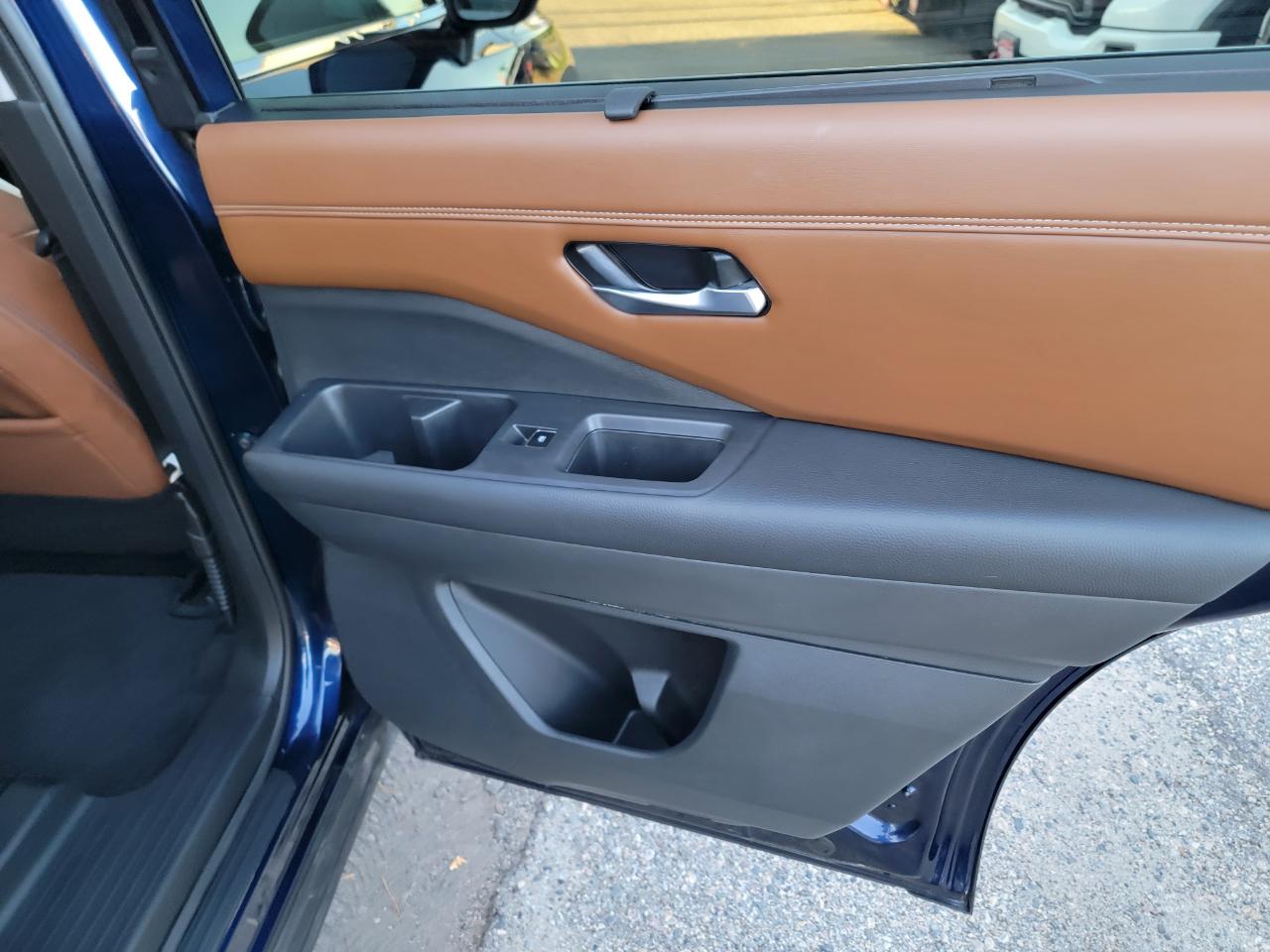 Nissan Pathfinder Platinum 4WD 2024