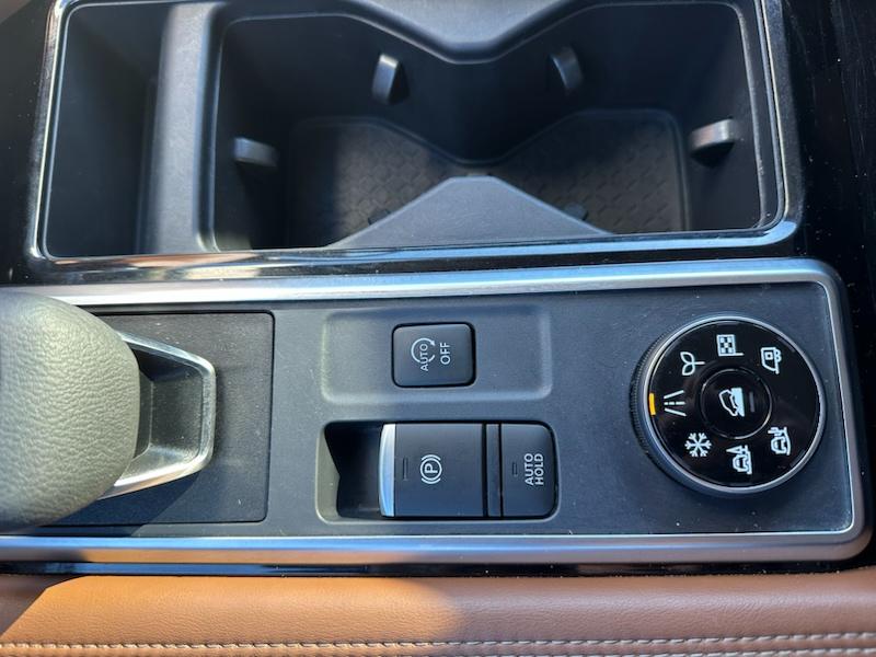 Nissan Pathfinder Platinum 4WD 2024