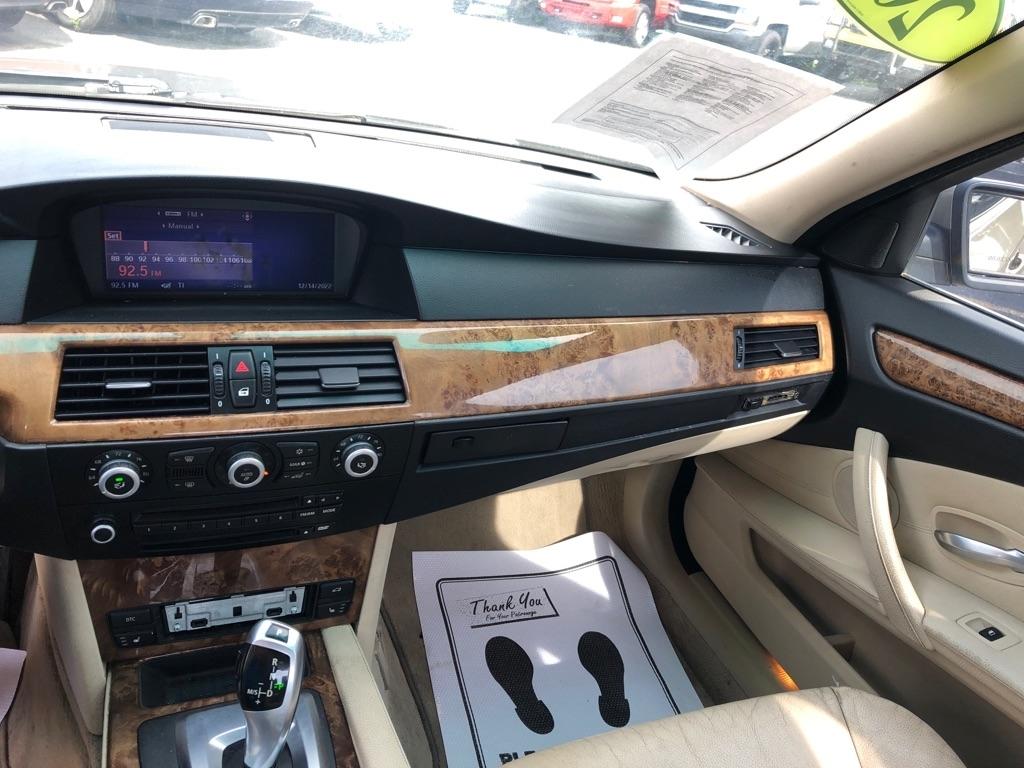 BMW 5-Series 528i 2008