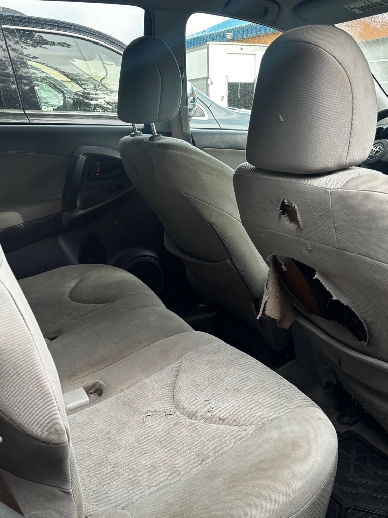 Toyota RAV4 Base I4 4WD 2010 Toyota RAV4 Base I4 4WD 2010