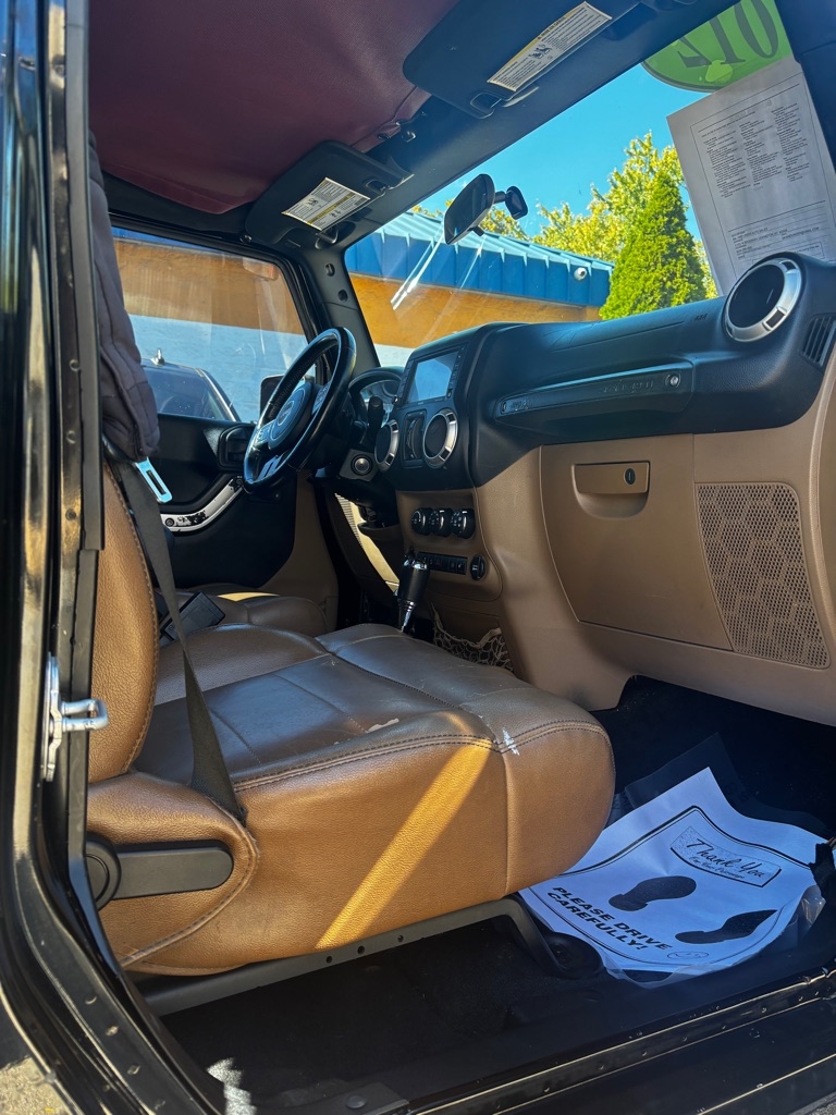 Jeep Wrangler Unlimited Sahara 4WD 2012 Jeep Wrangler Unlimited Sahara 4WD 2012