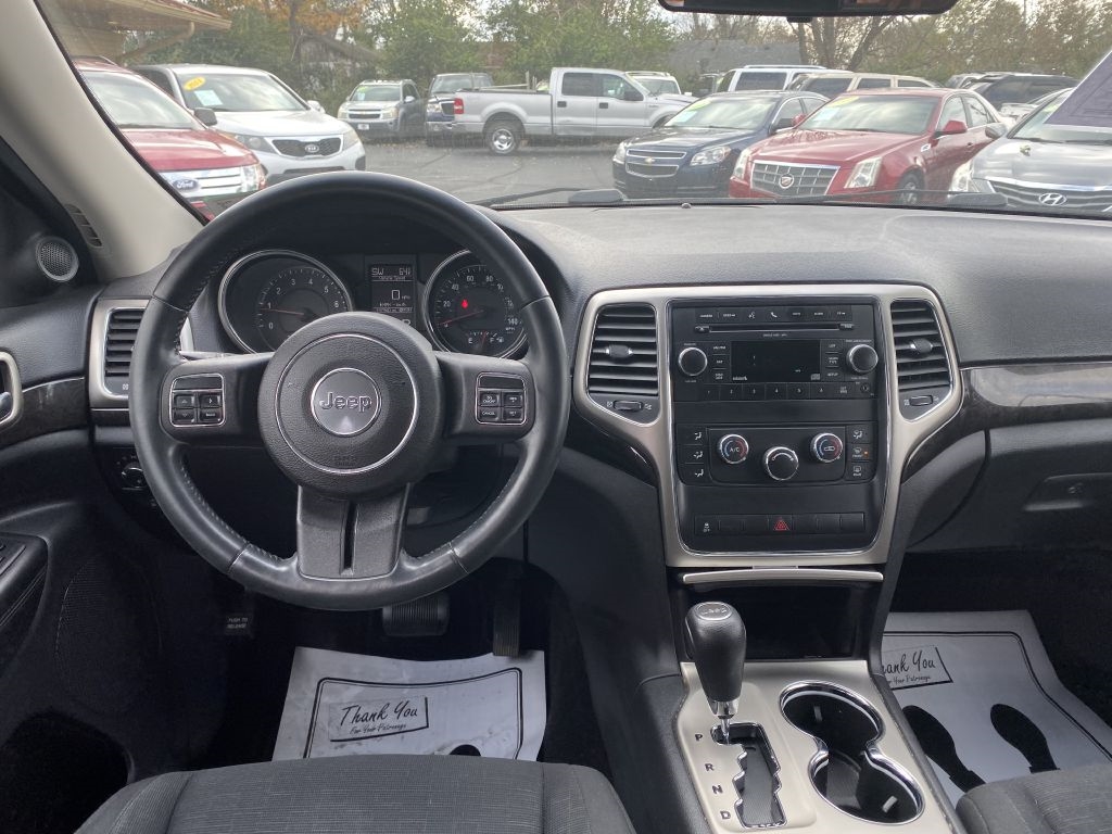 Jeep Grand Cherokee Laredo 4WD 2011