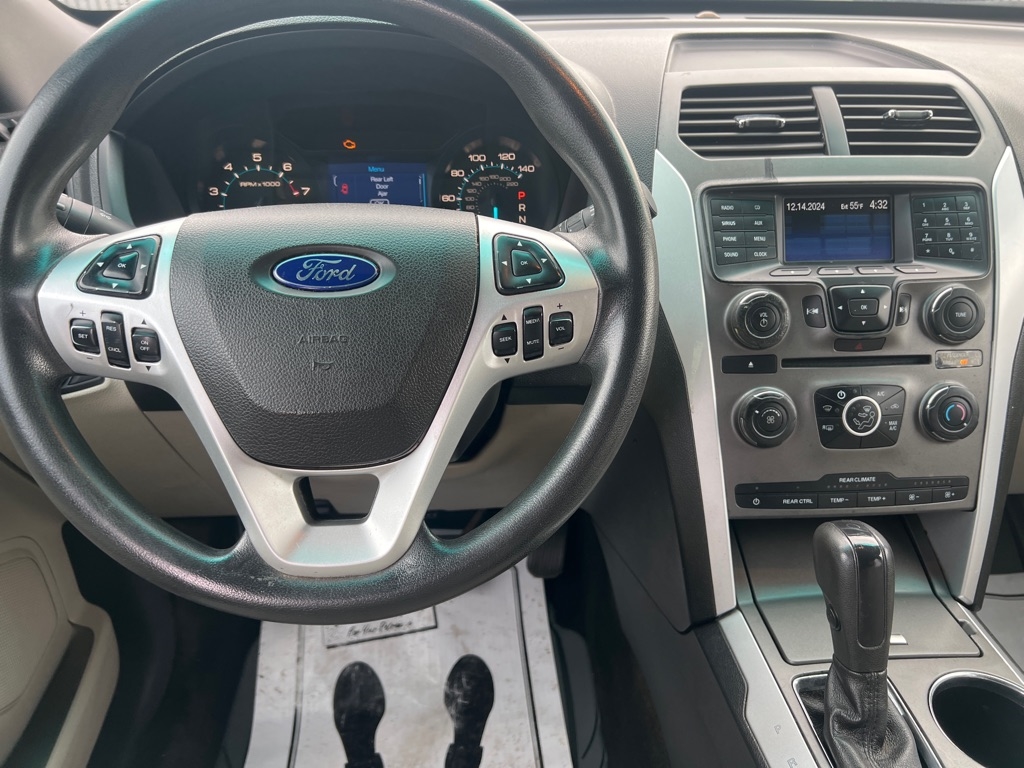 Ford Explorer Base FWD 2014