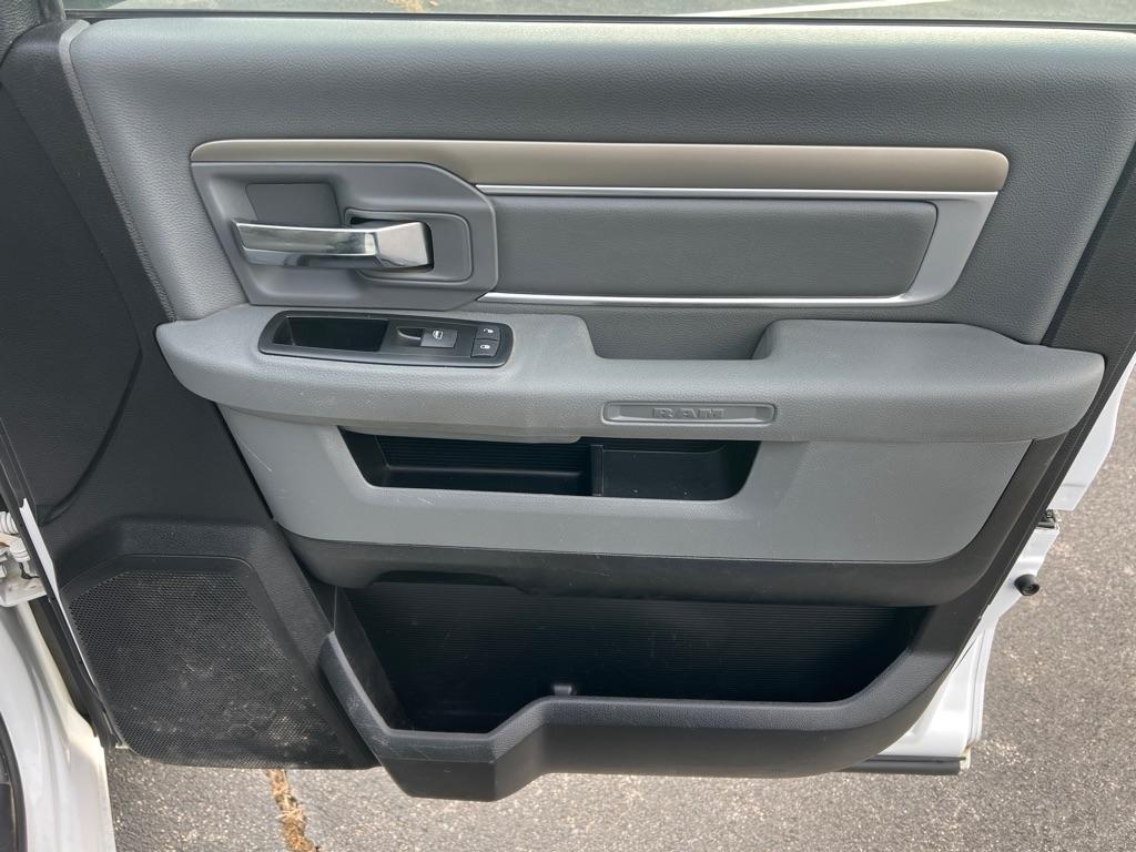 RAM 1500 SLT Crew Cab SWB 4WD 2013