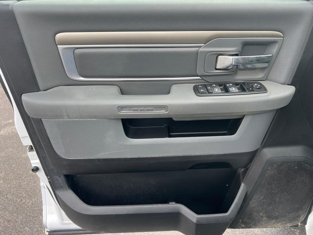 RAM 1500 SLT Crew Cab SWB 4WD 2013